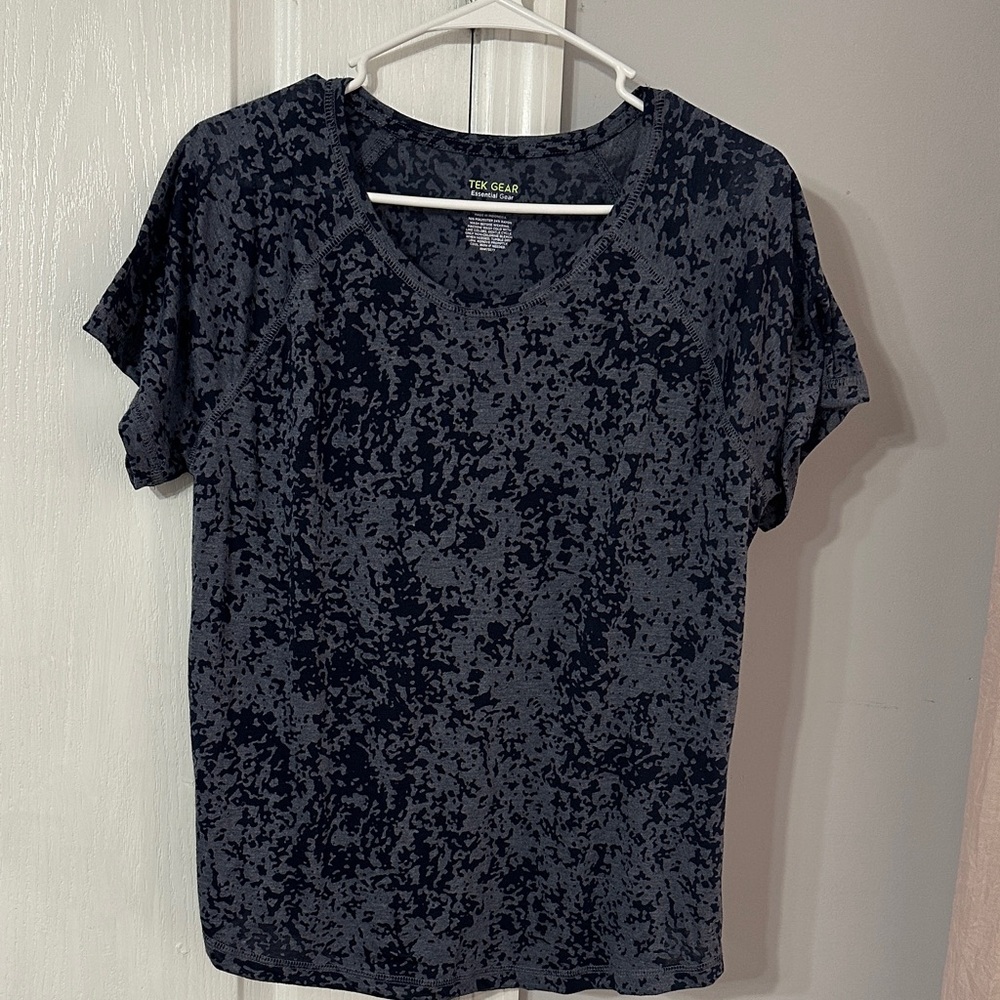 Tek Gear Women's Black and Gray Short Sleeve Tee
